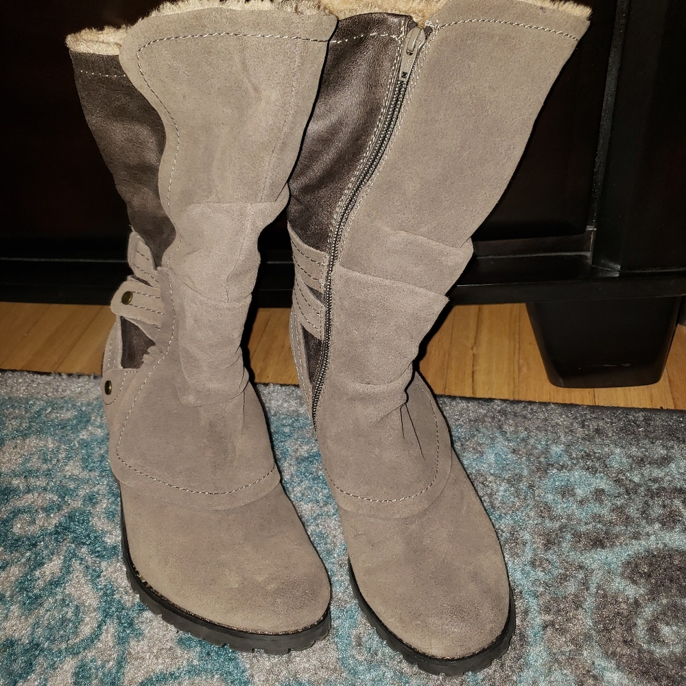 BareTraps Zandrea Stacked Heel Boot w/Stay Dry - Picture 4 of 8